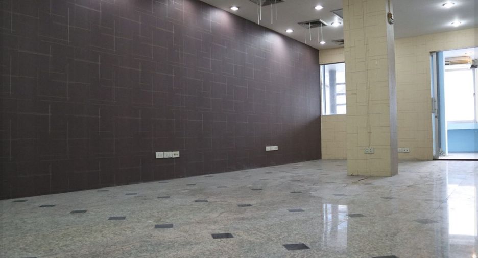 For sale retail Space in Huai Khwang, Bangkok