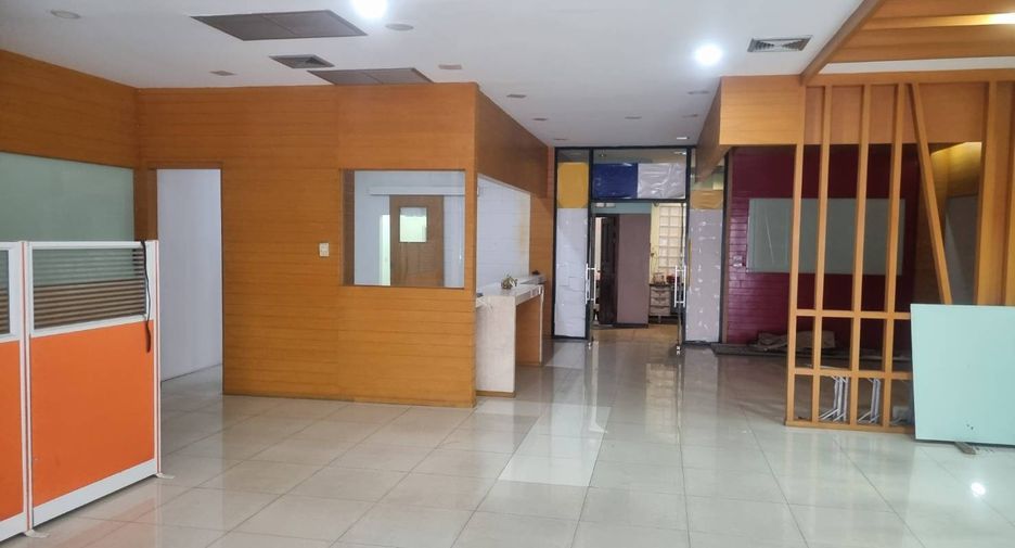 For sale retail Space in Huai Khwang, Bangkok