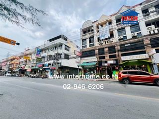 For sale 5 bedrooms retail Space in Huai Khwang, Bangkok