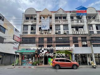 For sale 5 bedrooms retail Space in Huai Khwang, Bangkok
