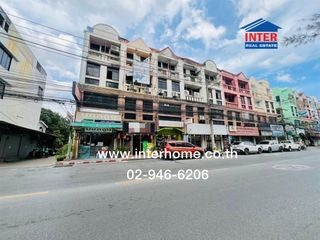 For sale 5 bedrooms retail Space in Huai Khwang, Bangkok