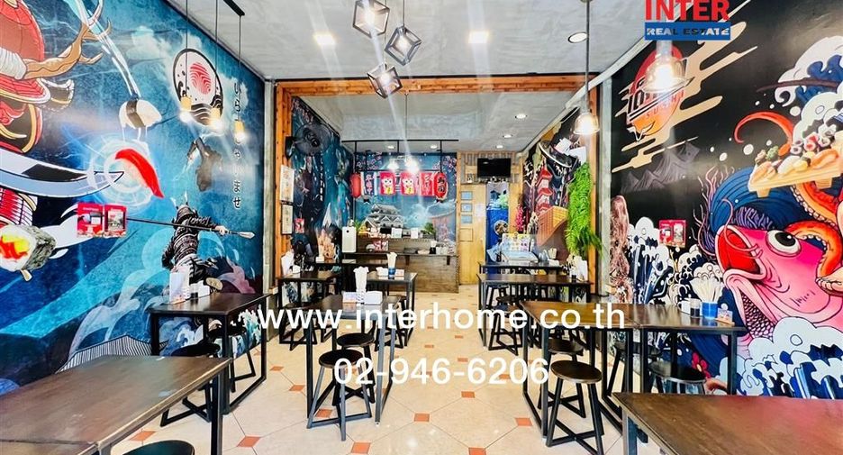 For sale 5 bedrooms retail Space in Huai Khwang, Bangkok