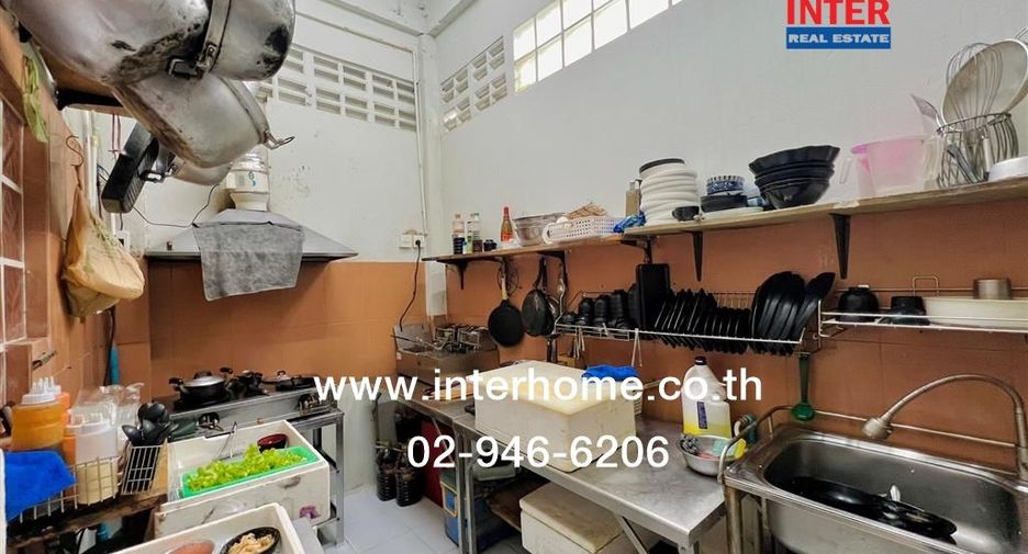 For sale 5 bedrooms retail Space in Huai Khwang, Bangkok