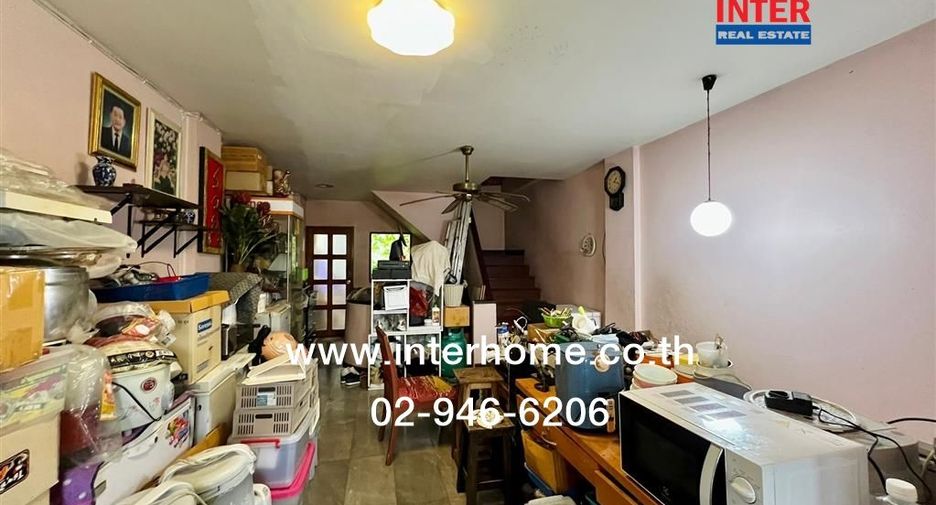 For sale 5 bedrooms retail Space in Huai Khwang, Bangkok