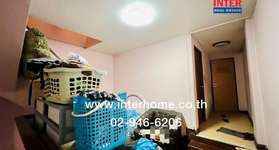 For sale 5 bedrooms retail Space in Huai Khwang, Bangkok
