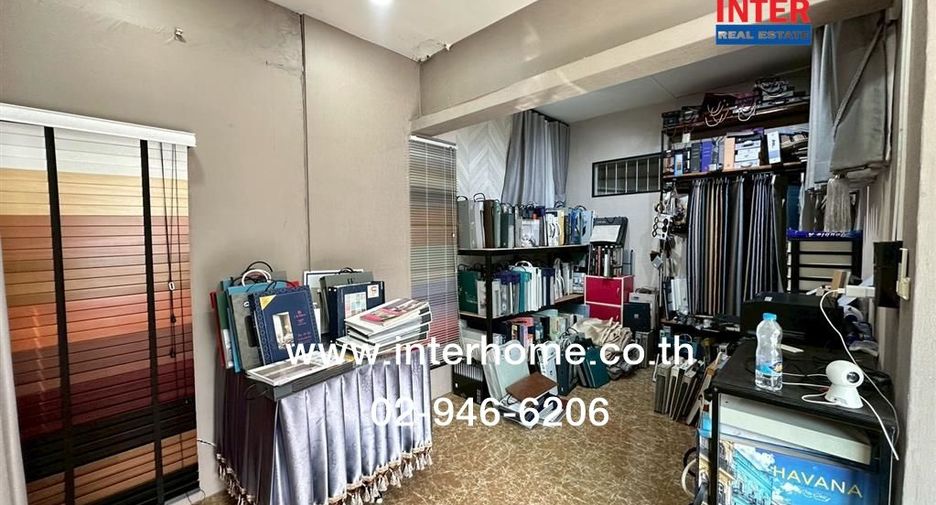 À vendre 2 chambres maison de ville à Khlong Luang, Pathum Thani