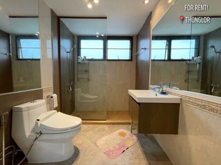 Condo en alquiler de 3 habitaciones en Watthana, Bangkok