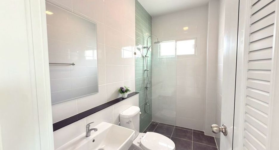 For sale 3 bedrooms house in Mueang Lamphun, Lamphun