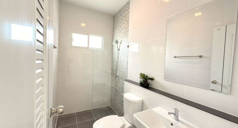 For sale 3 bedrooms house in Mueang Lamphun, Lamphun