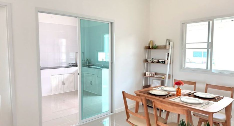 For sale 3 bedrooms house in Mueang Lamphun, Lamphun