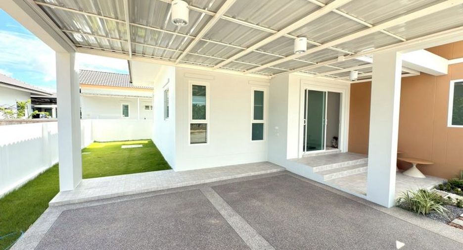 For sale 3 bedrooms house in Mueang Lamphun, Lamphun