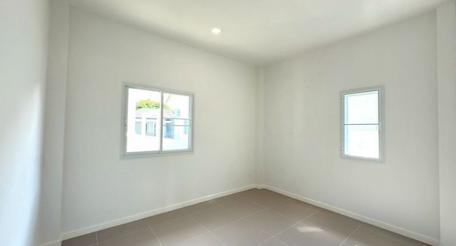 For sale 3 bedrooms house in Mueang Lamphun, Lamphun