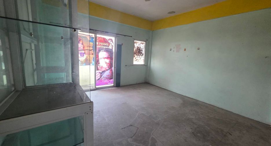 For sale 6 bedrooms retail Space in Sai Mai, Bangkok