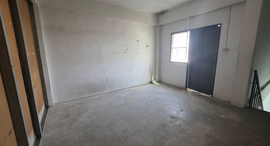For sale 6 bedrooms retail Space in Sai Mai, Bangkok