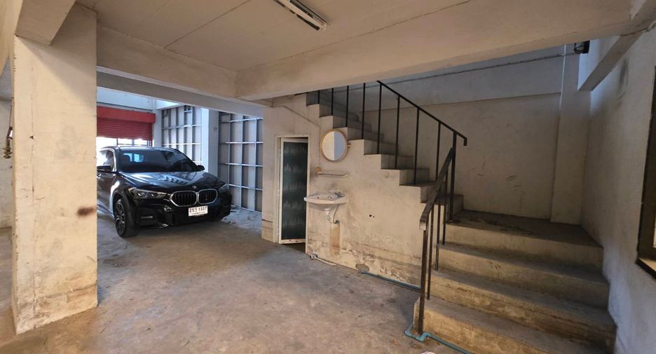 For sale 6 bedrooms retail Space in Sai Mai, Bangkok