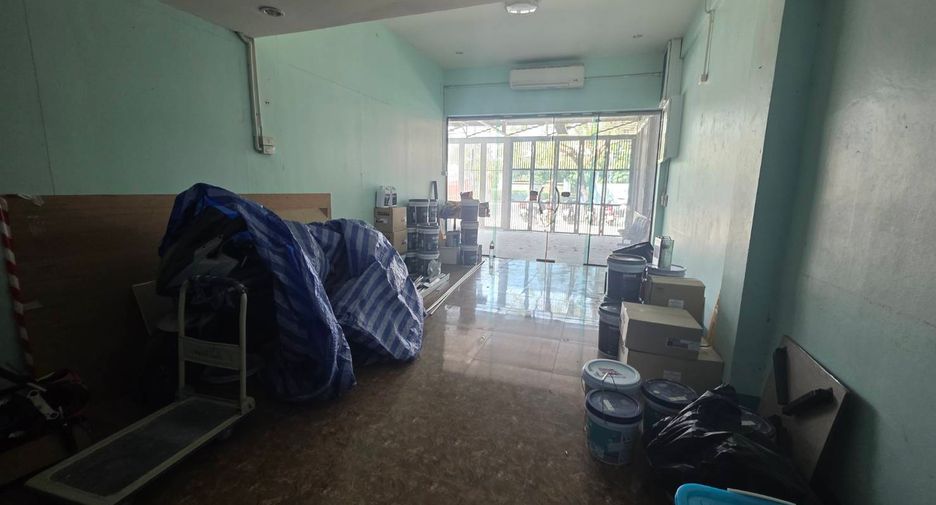 For sale 6 bedrooms retail Space in Sai Mai, Bangkok