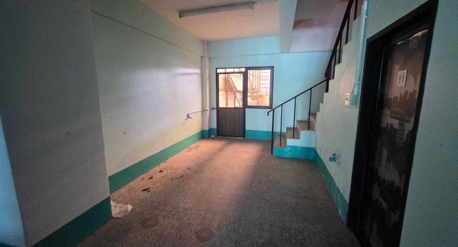 For sale 6 bedrooms retail Space in Sai Mai, Bangkok