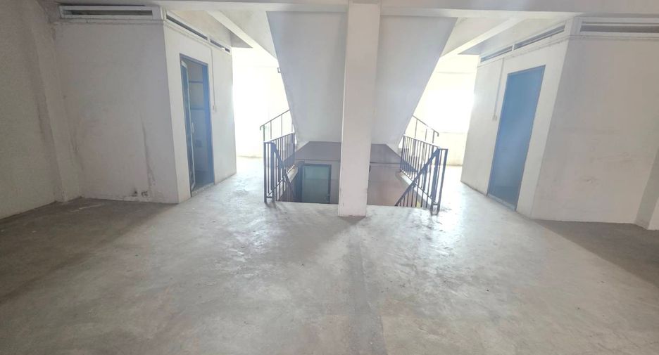 For sale 6 bedrooms retail Space in Sai Mai, Bangkok