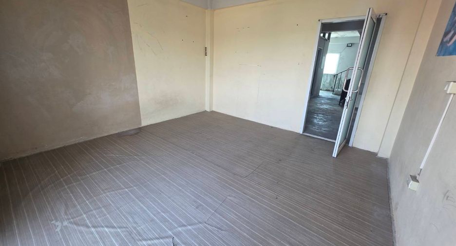 For sale 6 bedrooms retail Space in Sai Mai, Bangkok