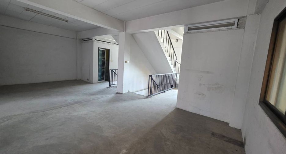 For sale 6 bedrooms retail Space in Sai Mai, Bangkok