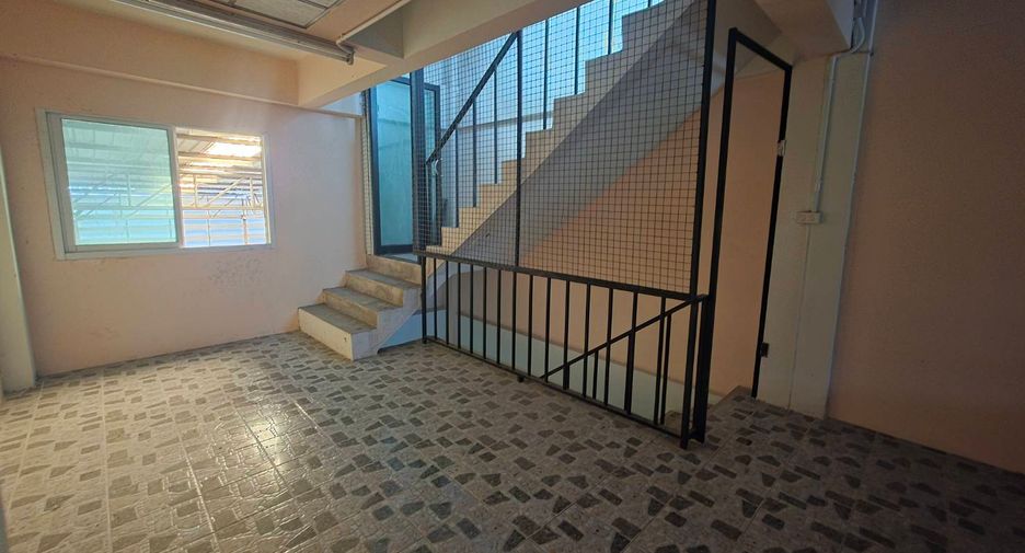 For sale 6 bedrooms retail Space in Sai Mai, Bangkok