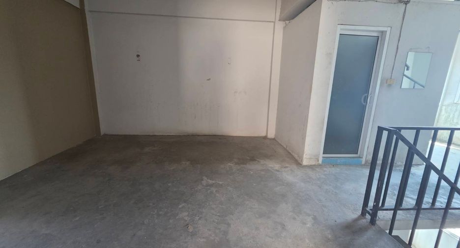For sale 6 bedrooms retail Space in Sai Mai, Bangkok
