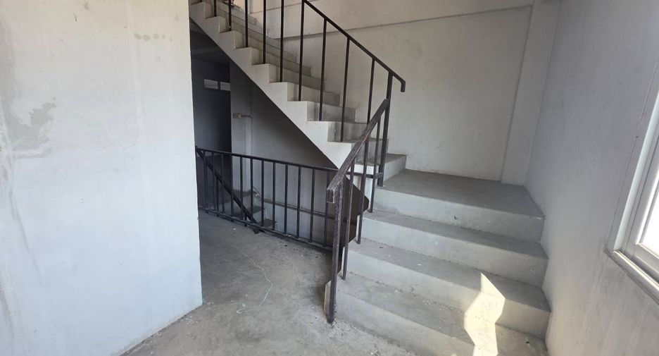 For sale 6 bedrooms retail Space in Sai Mai, Bangkok