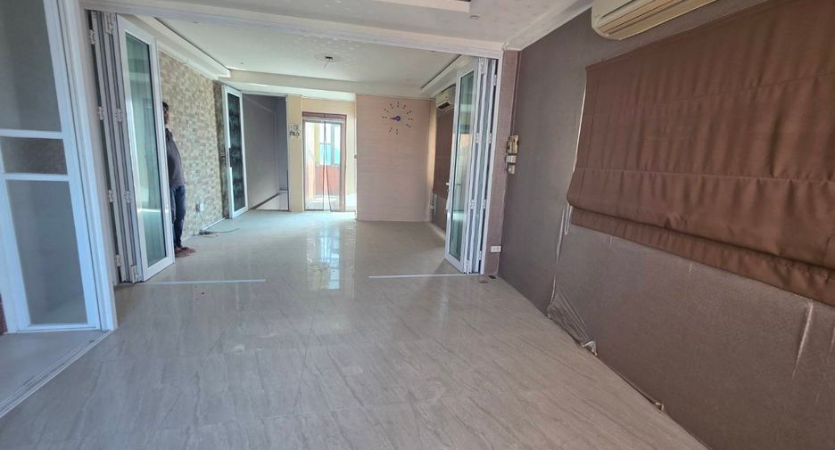 For sale 6 bedrooms retail Space in Sai Mai, Bangkok