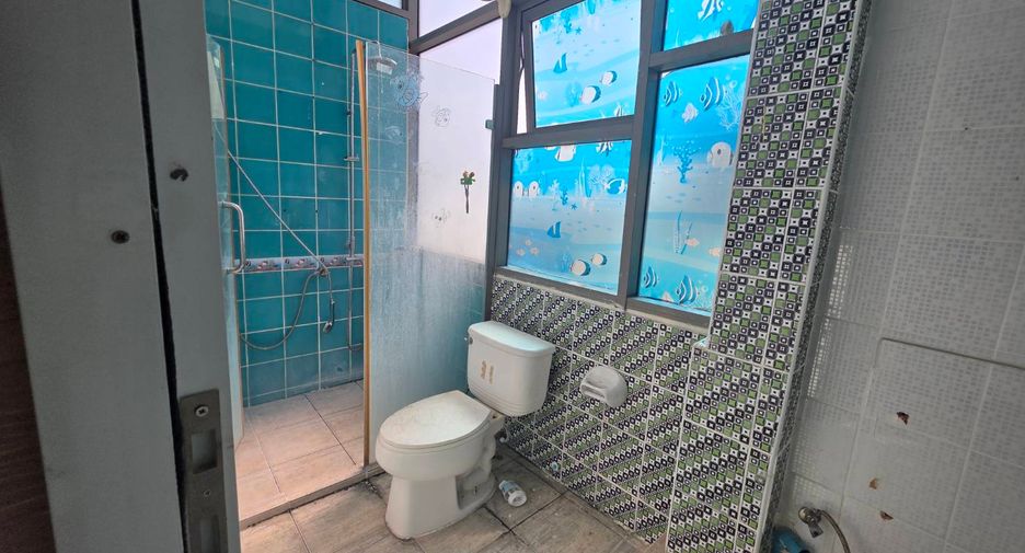 For sale 6 bedrooms retail Space in Sai Mai, Bangkok