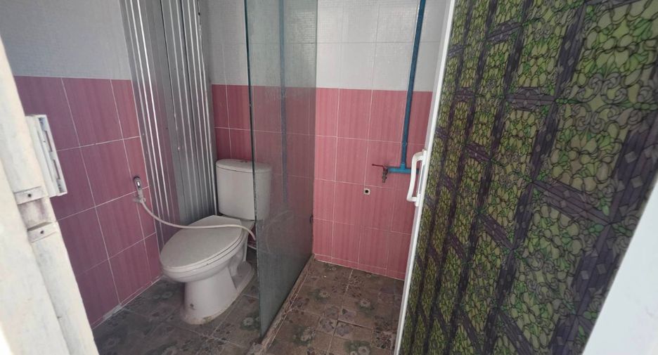 For sale 6 bedrooms retail Space in Sai Mai, Bangkok