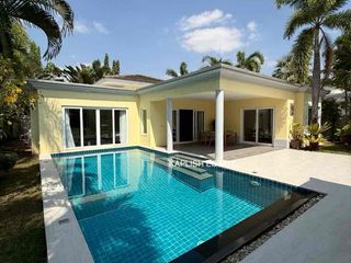 À louer 3 chambres villa à Bang Lamung, Chonburi