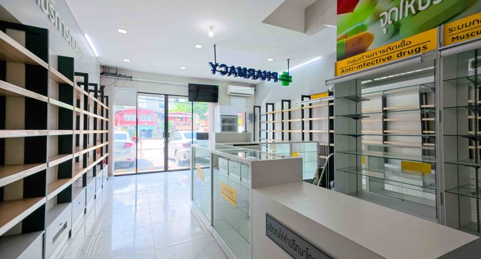 For sale retail Space in Bang Sao Thong, Samut Prakan