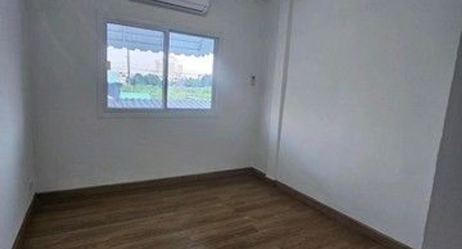 Casa adosada en venta de 2 habitaciones en Bang Kapi, Bangkok