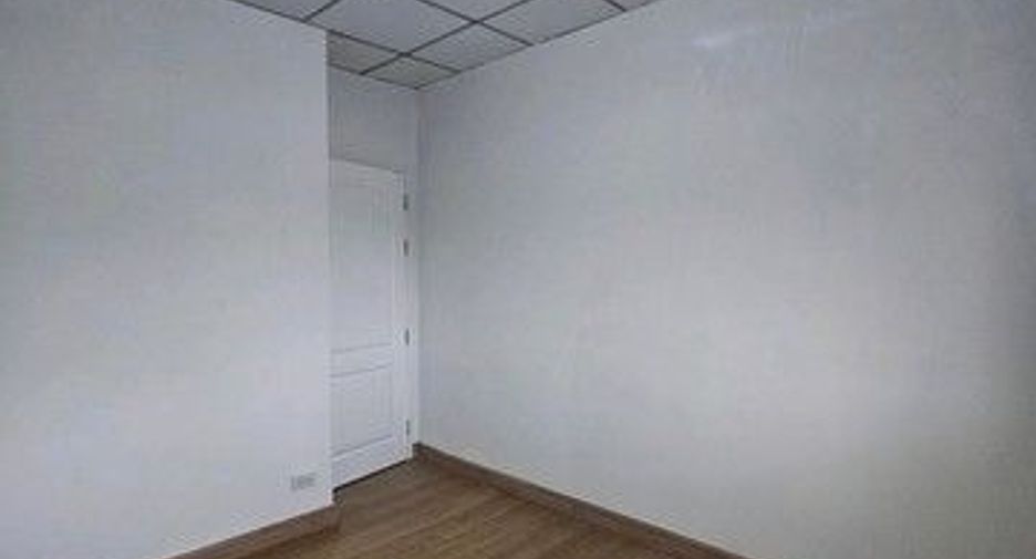 Casa adosada en venta de 2 habitaciones en Bang Kapi, Bangkok
