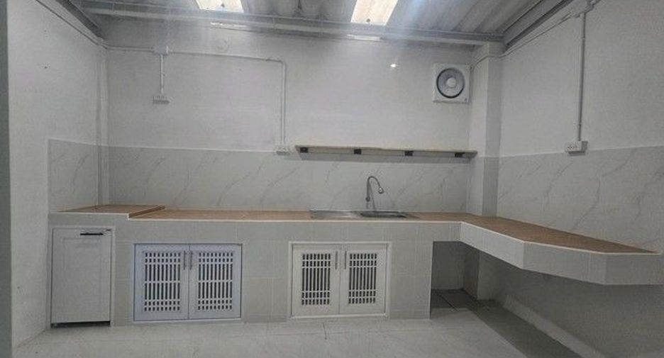 Casa adosada en venta de 2 habitaciones en Bang Kapi, Bangkok