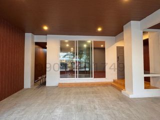 For rent 8 bedrooms retail Space in Khan Na Yao, Bangkok
