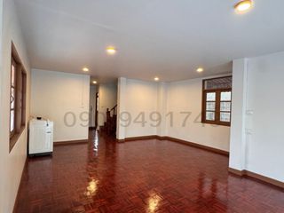 For rent 8 bedrooms retail Space in Khan Na Yao, Bangkok