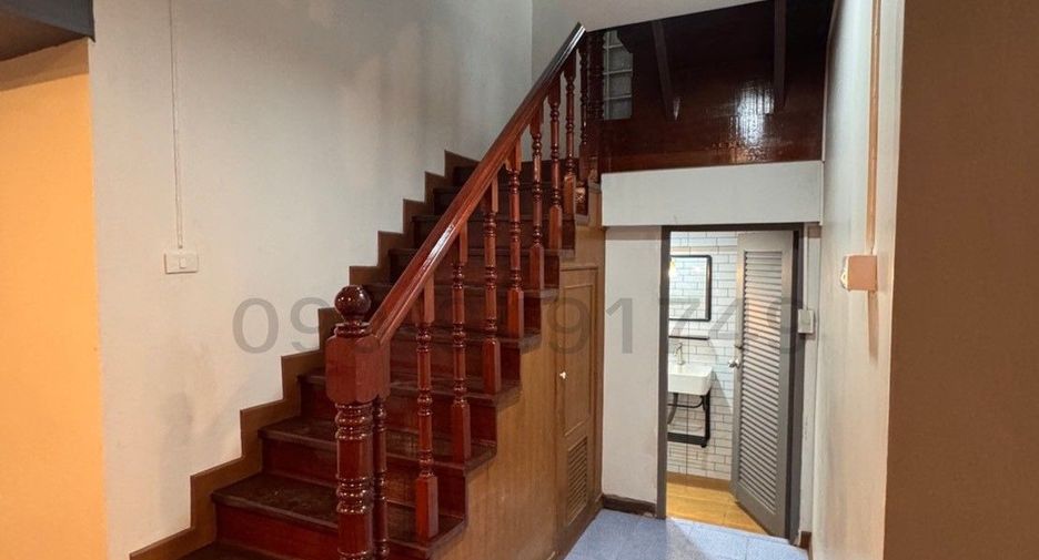 For rent 8 bedrooms retail Space in Khan Na Yao, Bangkok