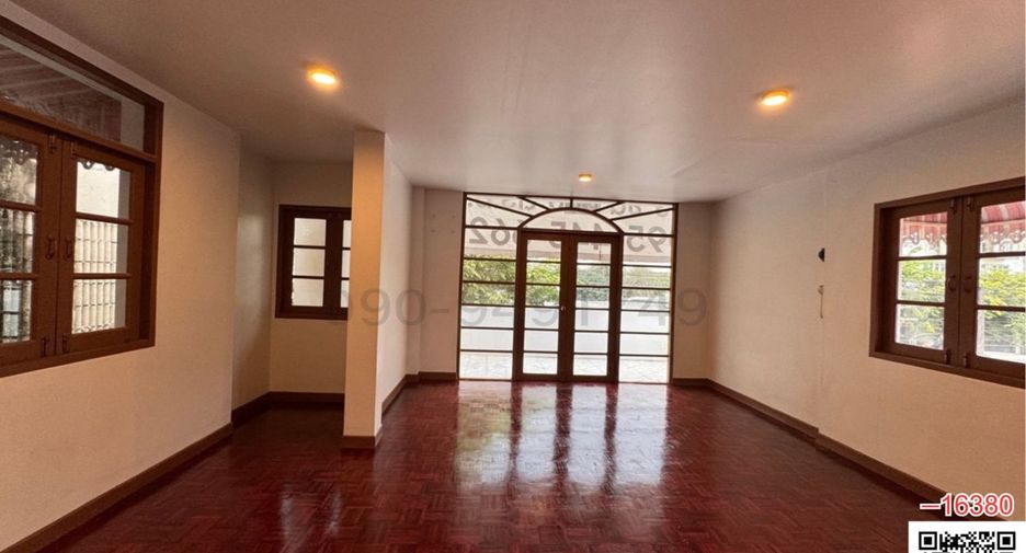 For rent 8 bedrooms retail Space in Khan Na Yao, Bangkok