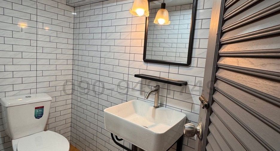 For rent 8 bedrooms retail Space in Khan Na Yao, Bangkok