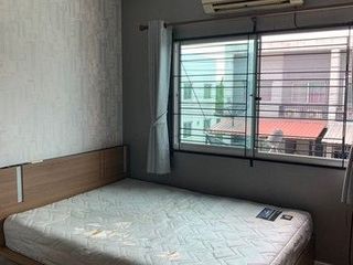 For rent 3 bedrooms house in Bang Khun Thian, Bangkok