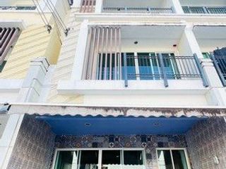 Casa en alquiler de 3 habitaciones en Bang Khen, Bangkok