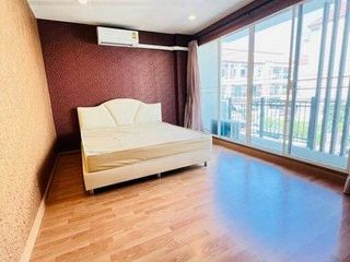 Casa en alquiler de 3 habitaciones en Bang Khen, Bangkok