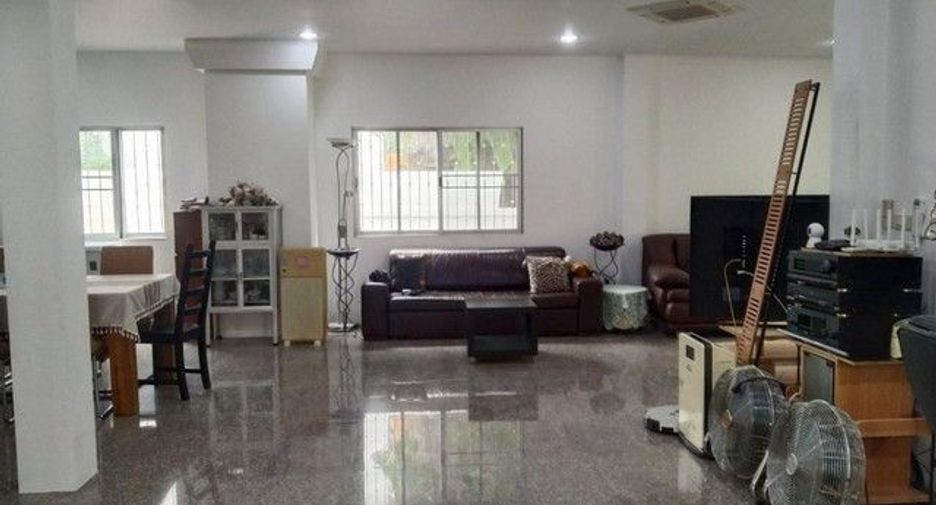 For rent 2 bedrooms house in Lat Krabang, Bangkok
