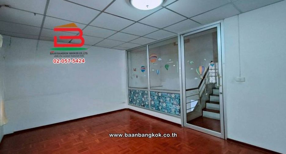 For sale 4 bedrooms townhouse in Pak Kret, Nonthaburi
