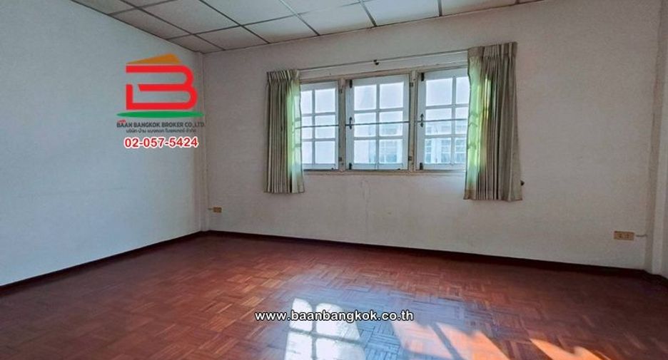 For sale 4 bedrooms townhouse in Pak Kret, Nonthaburi