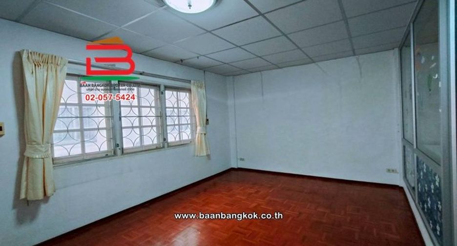 For sale 4 bedrooms townhouse in Pak Kret, Nonthaburi