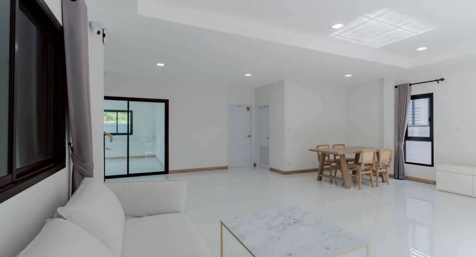 For sale 3 bedrooms villa in San Kamphaeng, Chiang Mai