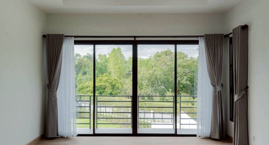 For sale 3 bedrooms villa in San Kamphaeng, Chiang Mai