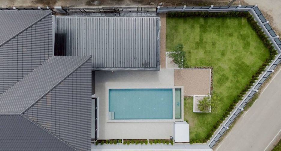 For sale 3 bedrooms villa in San Kamphaeng, Chiang Mai